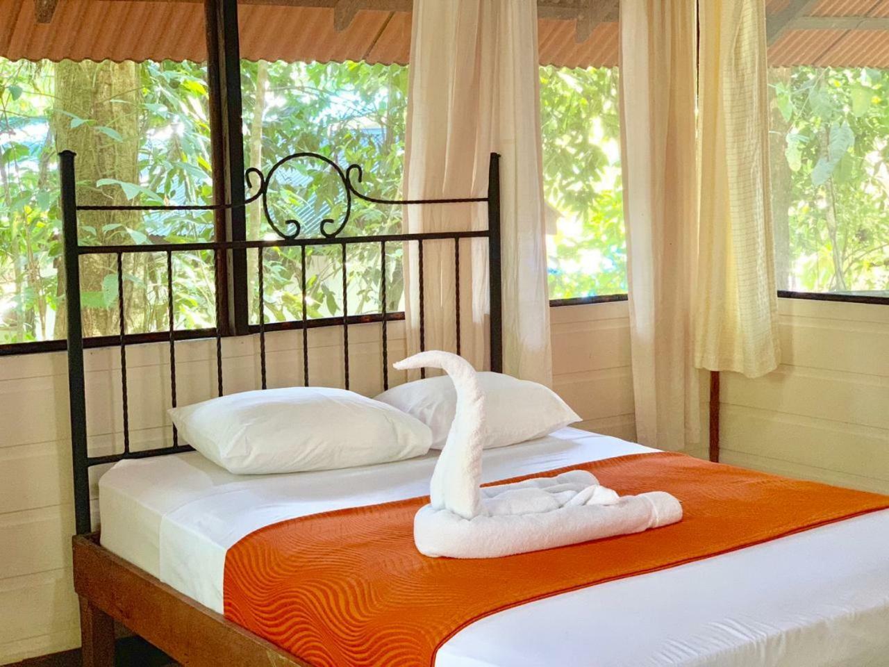 Rana Roja Lodge Tortuguero Eksteriør bilde